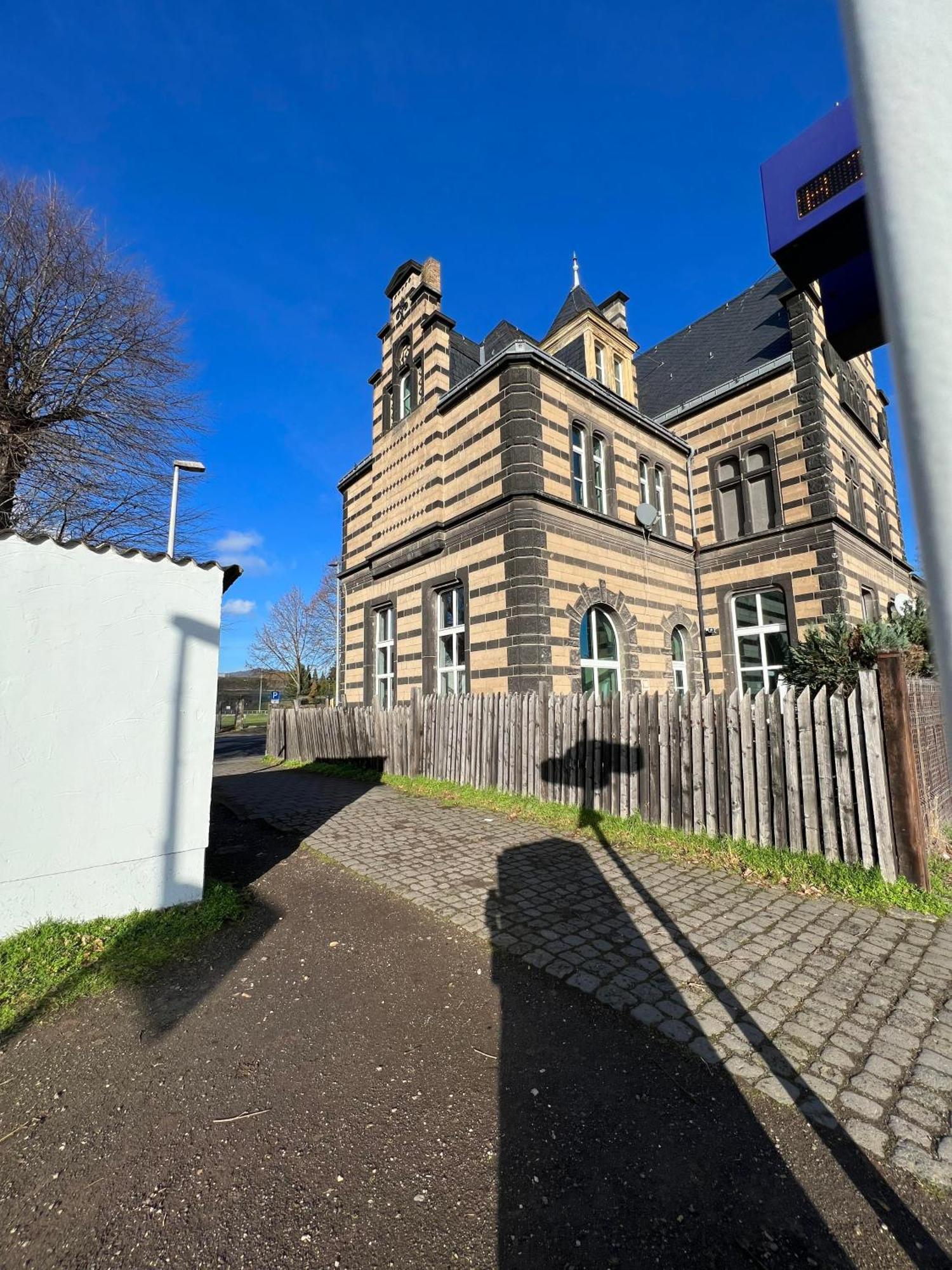 Bahnhofsromantik Trifft Luxus - Alter Bahnhof Von Kruft Bagian luar foto
